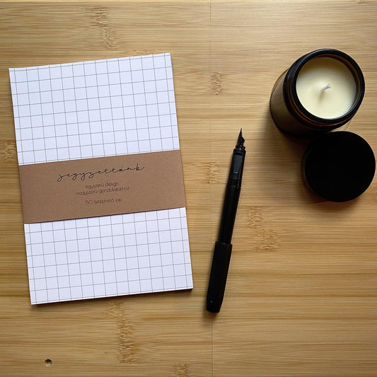 A/5-ös jegyzetfüzet, napló, kézműves, négyzetrácsos minta, fehér narancs színű, sima vagy pontrácsos kivitelben