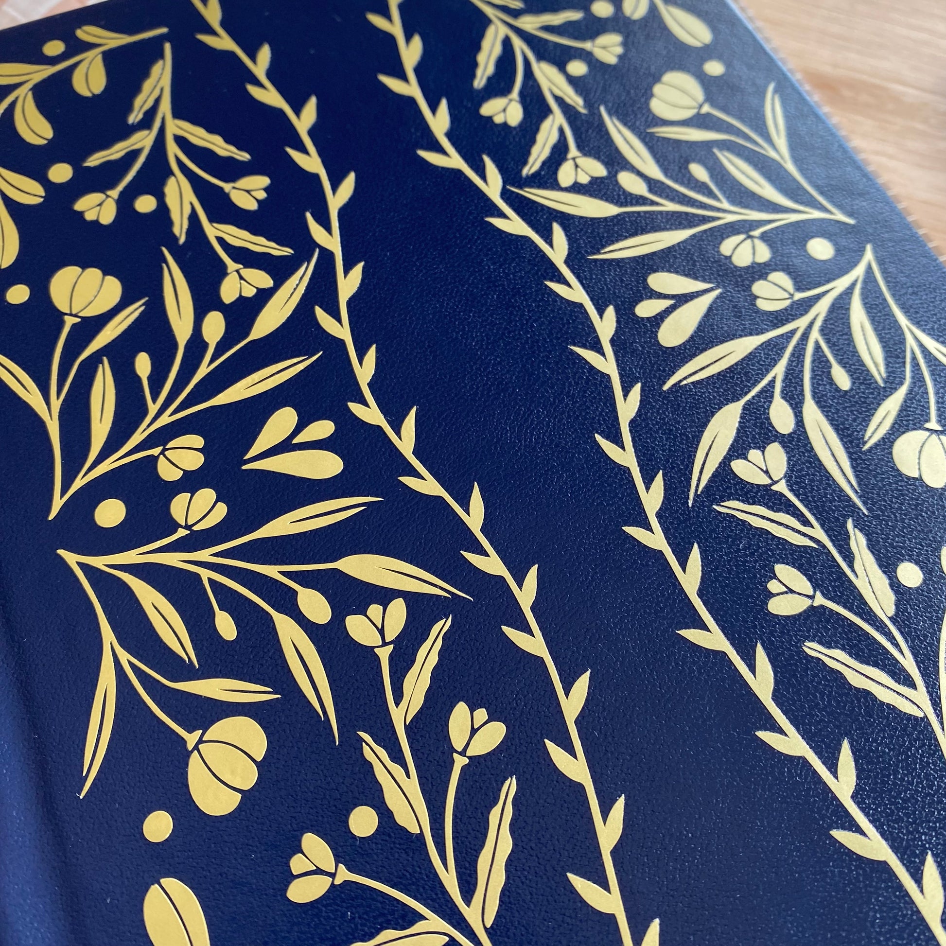 növényes mintájú kék borító bullet journal füzet arany mintával