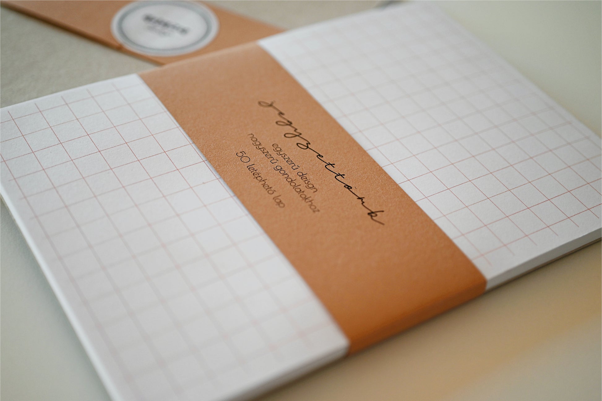 A/5-ös jegyzetfüzet, napló, kézműves, négyzetrácsos minta, fehér narancs színű, sima vagy pontrácsos kivitelben